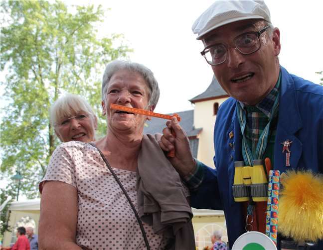 Willi Wichtig nahm genau Maß. Man musste sehr breit lachen können.