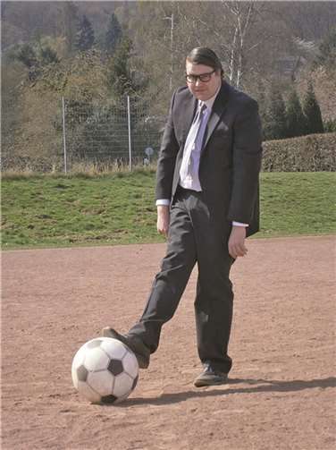 Willi Winzigs ganzer Stolz ist ein Fußballverein.privat