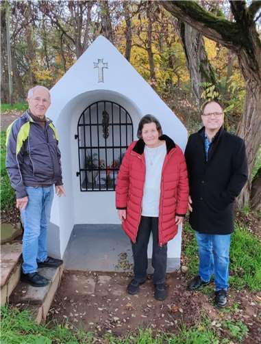 Willi Zens, Gertrud Raffauf und Ortsbürgermeister Marco Seidl. Quelle: Team Ortsgemeinde