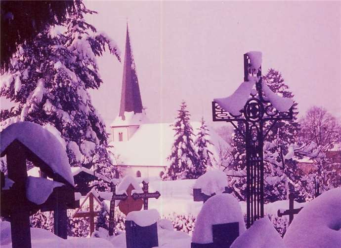 Willibrordkirche im Winter 1947. Erstmals seit Jahrzehnten wird hier wieder ein Hirtenamt gefeiert.Archiv Hans-Jürgen Ritter