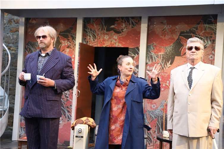 Willie Clark (Thorsten Hamer), Cleo Silverman (Alexandra Marinescu) und Al Lewis (Michael Ophelders). Fotos: WAMFO.DE
