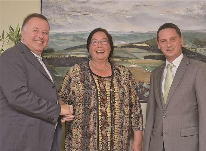 Willkommen: Anita Bröcher, neue Vorsitzende der Telefonseelsorge, mit Dr. Jürgen Pföhler (l.) und Karl-Heinz Porz.  Krisverwaltung Ahrweiler