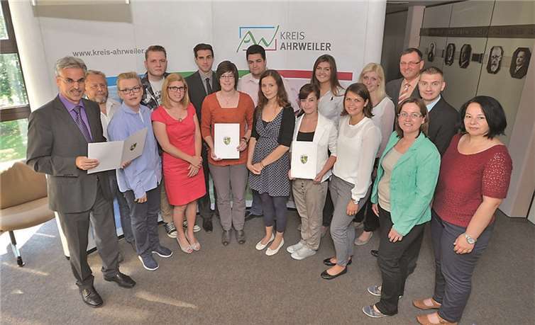Willkommen beim Kreis: 13 junge Frauen und Männer wurden von den Personal- und Ausbildungsleitern in der Kreisverwaltung begrüßt.privat