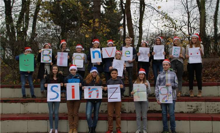 "Willkommen in Sinzig" - am Rhein-Gymnasium ist die Freude über den Besuch der französischen Nachbarn groß. privat