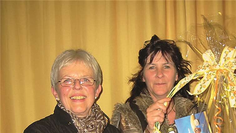 Willkommensgruß-Gewinnerin Petra Melmer-Breiler (M.) mit dem ersten Vorsitzenden Bernd Siegel und Geschäftsführerin Anita Trostel privat