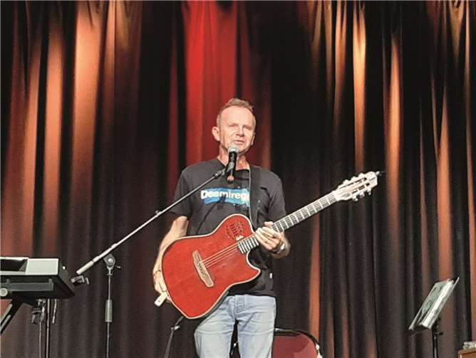 Willy Astor in der Laacher See-Halle. Fotos: FRE