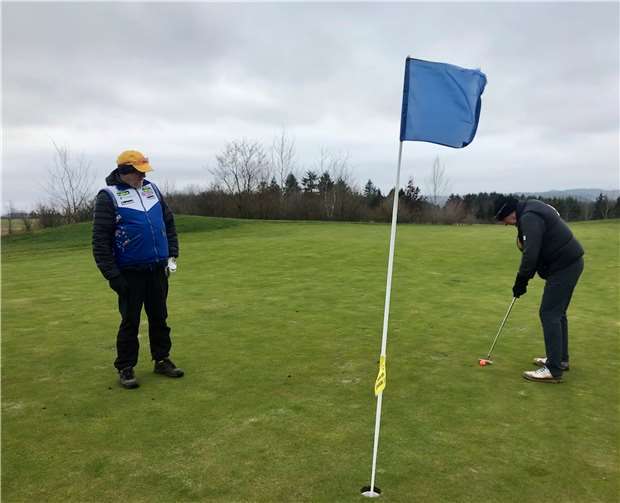 Wind und Kälte erschwerten das Putten auf den Grüns.