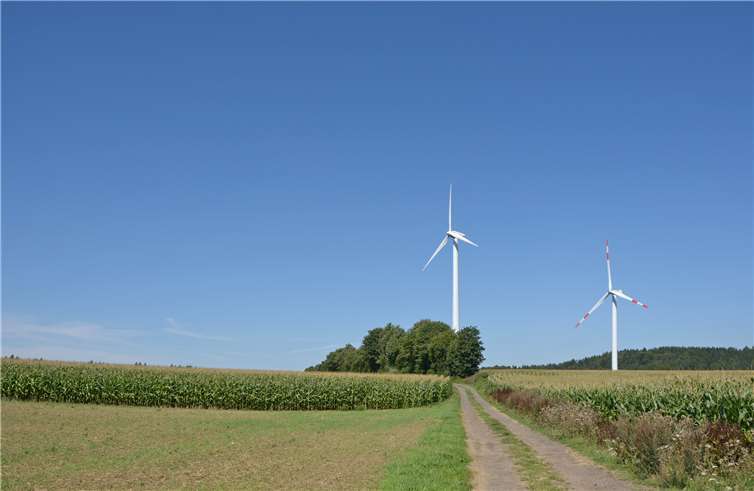 Windräder im Windpark Weibern-Rieden.Foto: Albert Dietz