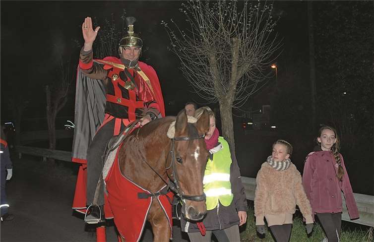 Winfried Engels reitet als St. Martin in Heimerzheim voran.RFW