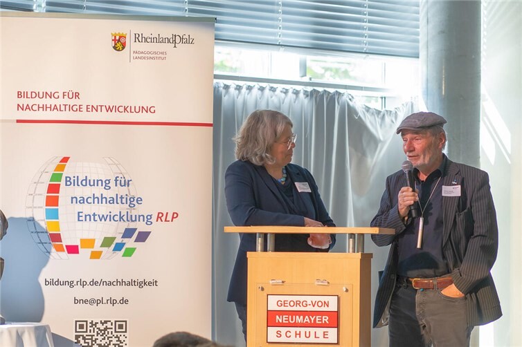 Winfried Sander im Interview in Kirchheimbolanden mit Abteilungsleiterin  Heike Hauenschild-Bentemann