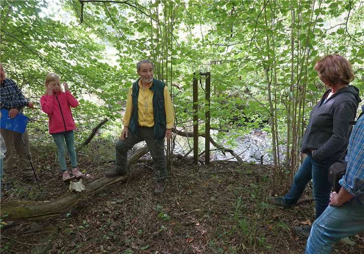 Winfried Sander vor den Resten eines Wehres am Trierbach.Foto: Albert Dietz