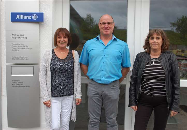 Winfried Saur mit seiner Ehefrau Hedwig (links) und Mitarbeiterin Claudia Daum. Fotos: SK