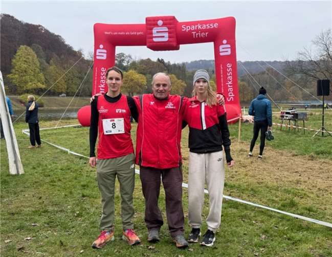 Winfried Wirth mit den Athleten Moritz Blank und Franziska Schulz.Foto: privat