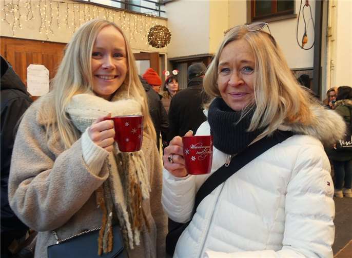 Winningen im Lichterglanz ließ sich am besten bei einer Tasse mit leckerem Glühw...