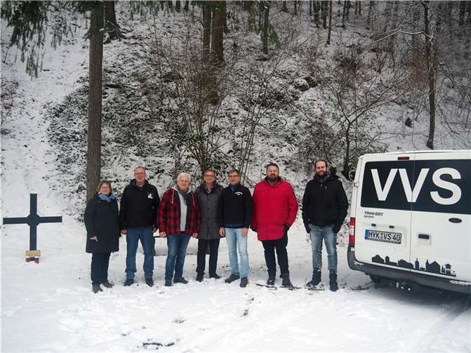 Winterliches Treffen im Brexbachtal: (v.l.n.r.): Tanja Stienemeier (Tourismus Stadt Bendorf), Thomas Baumgart, Manfred Roth, Fachbereichsleiter Stadtentwicklung Werner Prümm, Thomas Blech, Bürgermeister Christoph Mohr, Dennis Hölzle.  Foto: Stadt Bendorf