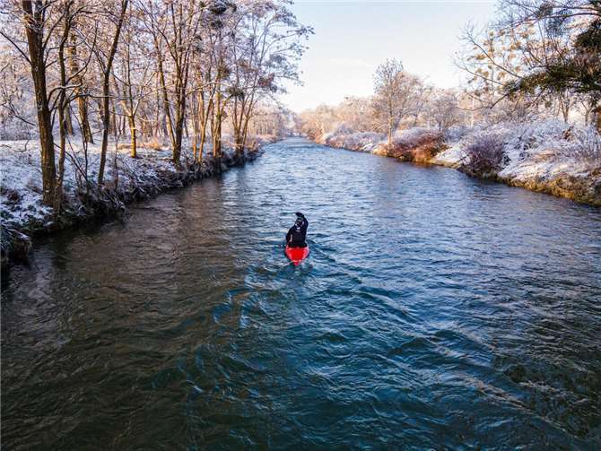 Winterpaddeln auf der Ahr.  Foto: J. Kattenbusch