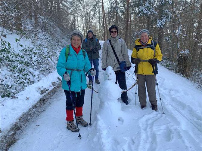 Winterwanderung, wie man es sich wünscht. Fotos: Eifelverein Remagen / Carl Verkoyen