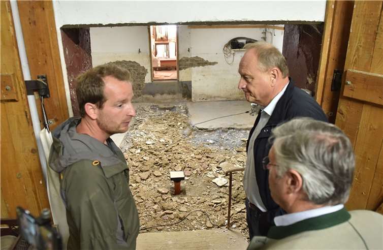 Winzer und Bauern erhalten mehr als 5 Millionen Euro Soforthilfe Winzer Matthias Schatz (links) im Austausch mit Joachim Rukwied. Foto: DU