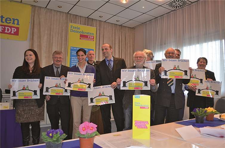 „Wir bauen Brücken!“ – Das ist das Motto der Freien Demokraten, die beim Bezirksparteitag in Bad Neuenahr sich einstimmig für den Bau einer Rheinüberquerung durch eine Brücke oder einen Tunnel ausgesprochen haben. privat