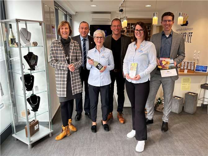 Wir freuen uns auf eine gute Saison 2024 mit zahlreichen Besuchern“, sind sich die drei Bürgermeister der Kooperation Ferienregion Laacher See einig.  Foto: Vulkanregion Laacher See, A. Chagas da Silva