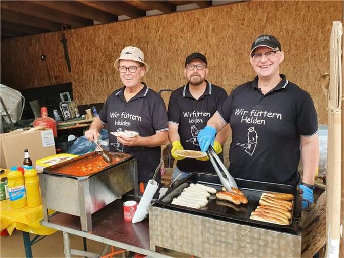 „Wir füttern Helden“, v.l. Leo Baukhage, Harald Künster u. Bernd Zachariae. Foto: privat