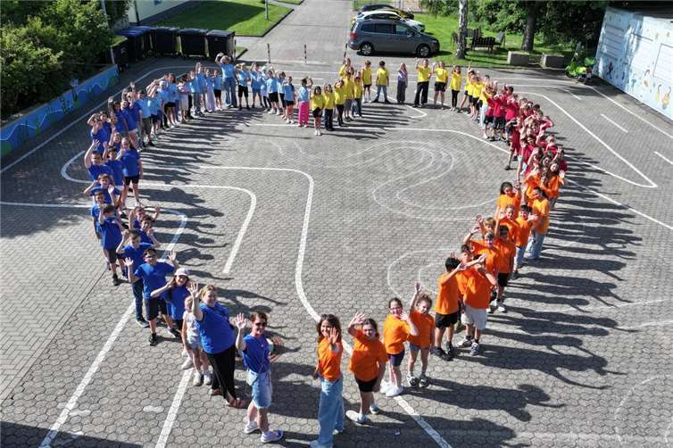 „Wir heben ab“ – Abwechslung und Spaß bei der Abschiedsfeier der 4. Klassen. Foto: Oliver Schwarz