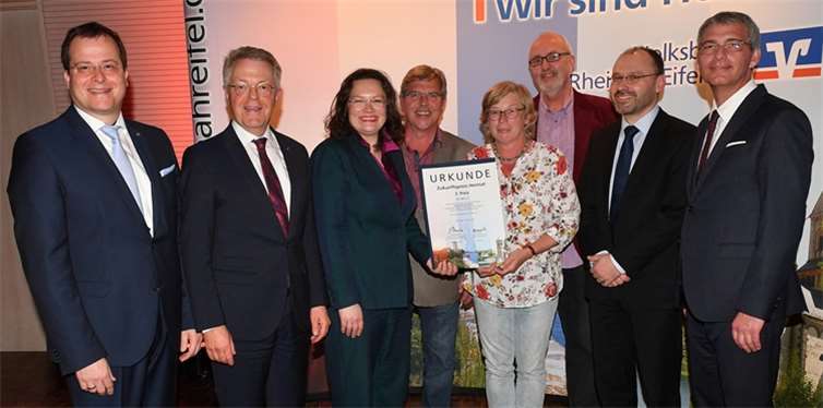 „Wir helfen“ ist das Motto des gleichnamigen Vereins aus Sinzig, der für ihre Unterstützung mildtätiger Projekte mit dem zweiten 3. Platz prämiert wurde.