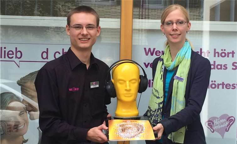 „Wir sind erst zufrieden, wenn Sie es auch sind!“ ihr BECKER-Team in Bendorf: Fachgeschäftsleiterin Yvonne Fromme mit Jens Makolt. privat