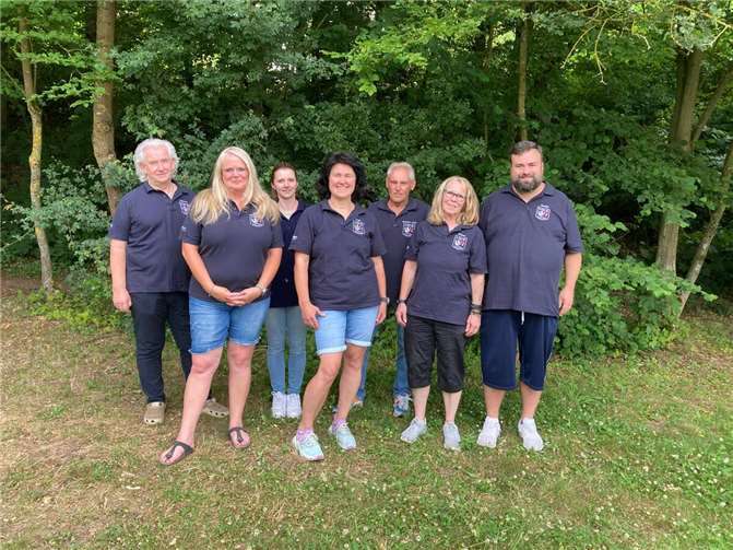 „Wir sind mit diesem Team bestens gewappnet für die kommenden zwei närrischen Jahre in unserem Dorf“, resümiert der alte und neue 1. Vorsitzende Hermann-Josef Girolstein. Foto: IWK