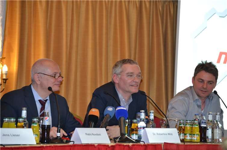 "Wir wollen mit der Region gemeinsam den Mythos Nürburging am Leben erhalten und voran bringen", betonten Dr. Robertino Wild und Adam Osieka.