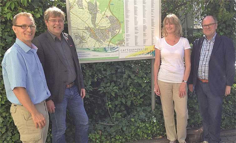 Wirtschaftsförderer Dirk Schwindenhammer (v.l.), Thomas Radermacher, Sabine Dräbing und Günther Rüttgers stellten die neuen Stadtpläne vor. Stadt Meckenheim