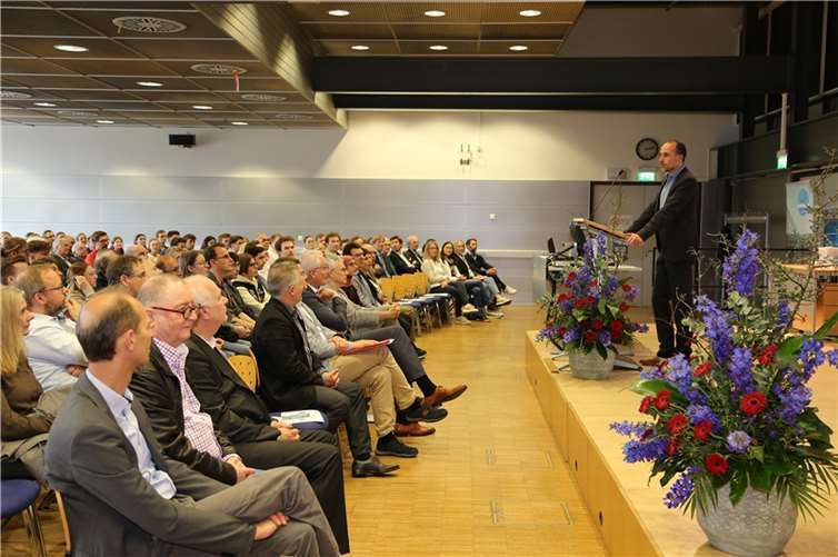 Wissenschaftsminister Clemens Hoch bei seiner Ansprache am RheinAhrCampus.  Fotos: Hochschule Koblenz/Dröppelmann