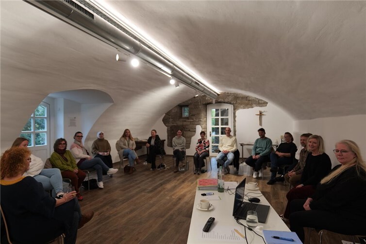 Wissensvermittlung und Austausch: In einem eintägigen Seminar wurden Mitarbeitende der Barmherzigen Brüder Saffig in das Konzept der Palliative Care eingeführt. Foto: privat