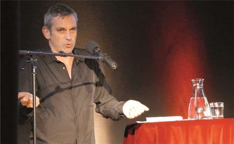 Wladimier Kaminer ist ein gefragter und begnadeter Autor. In Cochem las er unter anderem aus seinem Werk „Mein Leben im Schrebergarten“.