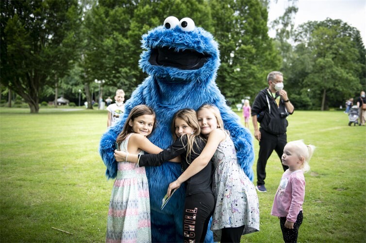 Wo Ernie und Bert sind, ist das Krümelmonster nicht weit und wird sich ebenfalls unter die kleinen und großen Gäste mischen. 