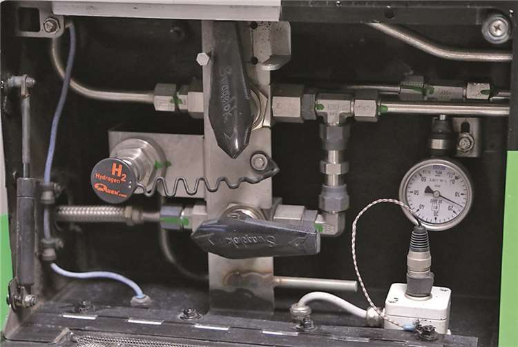 Wo bisher der Tankrüssel für den Diesel zum Einsatz kommt, ist es zukünftig modernste Technik.