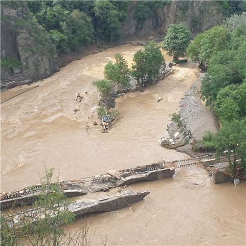 Wo einst die Tennisplätze waren, bot sich nach der Flut ein Bild der zerstörung.  Foto: privat
