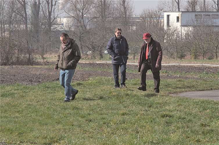 Wo ist die Kugel? Das unberechenbare Wurfgerät konnte hin und wieder schon mal auf Abwege geraten.