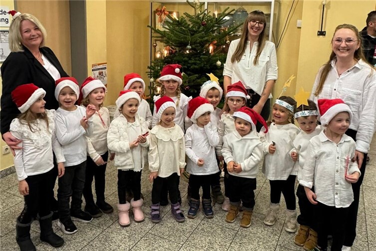 Wochenlang hatten die Erzieherinnen gemeinsam mit den Kindern geübt, gesungen und getanzt, um ihren, zum Teil, ersten großen Auftritt gut vorzubereiten. Fotos: Johanna Manns / Joshua Hillesheim