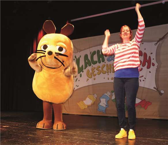Programm der Extraklasse begeisterte zahlreiche Kinder und Eltern Wohl jeder Zuschauer kannte die Maus und erfreute sich an der interaktiven Bühnenshow.