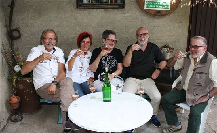 Wohlschmeckende Weine regionalerRebsorten lockten neben Leckerbissen aus der Winzerküche.