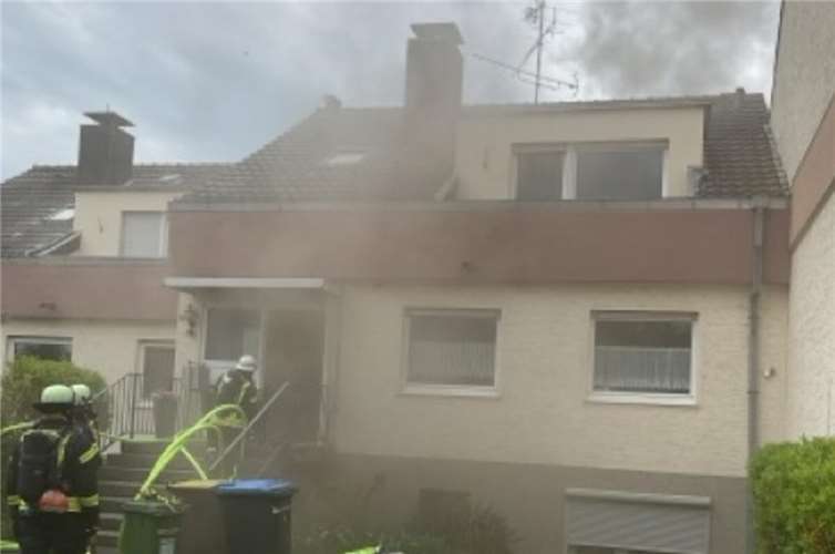 Wohnungsbrand am Buschackerweg in Bonn-Duisdorf. Foto: Feuerwehr und Rettungsdienst Bonn