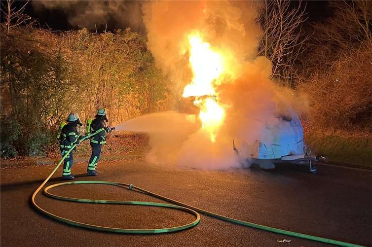 Wohnwagenbrand in Oberdollendorf.  Foto: FW Königswinter