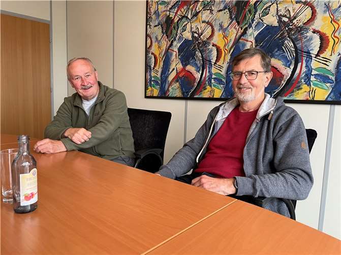 Wolfgang Groß (r.) und Willi Tempel haben konkrete Vorstellungen für die Zukunft der Ahrtalbahn. Foto: ROB