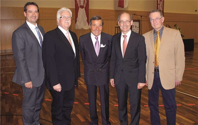 Wolfgang Grupp (Mitte) kritisierte mit deutlichen Worten die Verantwortungslosigkeit angestellter Manager sowie die Verlagerung von Arbeitsplätzen ins Ausland. -GH-