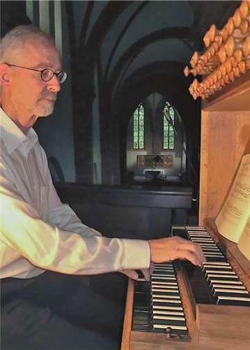 Wolfgang Heinzen, der Organist an der Stumm-Orgel in Sayn.privat