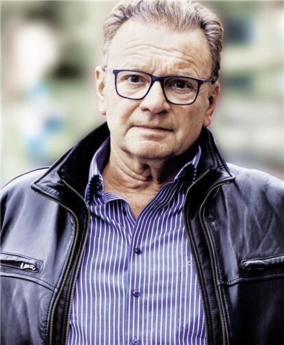 Wolfgang Kaes stellt seinen neuen Krimi "Endstation" vor.Foto: Jennifer Bertus