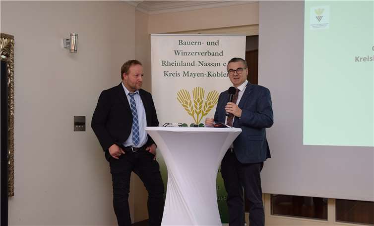 Wolfgang Karbaum, Vorsitzender des Kreisverbandes MYK und Landrat Alexander Saftig.