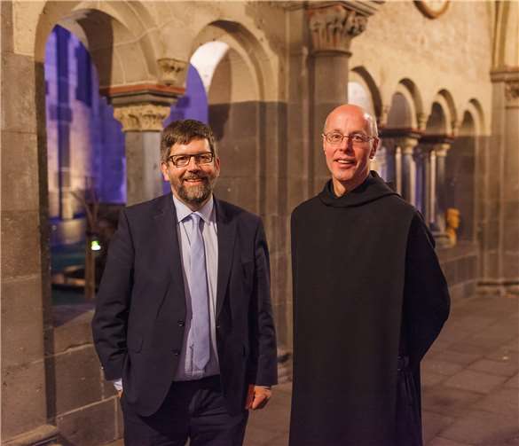 Wolfgang Lambertz mit Abt em. Benedikt Müntnich im Kloster Maria Laach.VG Cochem