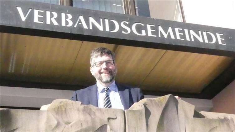 Wolfgang Lambertz wird nach Ablegung seines Amtseides neuer Bürgermeister der Verbandsgemeinde Cochem sein. Er übernimmt dieses Amt von seinem Vorgänger Helmut Probst. te